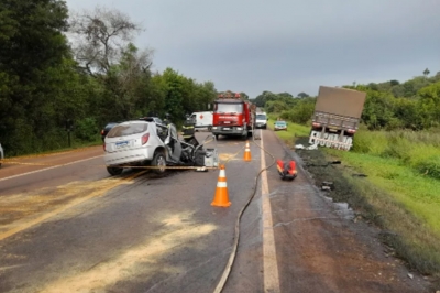 Motorista de carro morre em acidente com caminhão em rodovia da região 