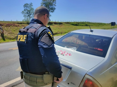 Homem é preso com cocaína e maconha em carro na BR-153; transporte era feito entre Marília e Salto Grande