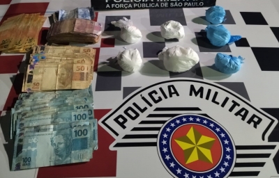 Força Tática apreende mais de R$13 mil e porções de cocaína com acusado de tráfico de drogas em Ourinhos