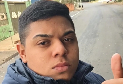 Jovem morre ao bater moto contra carro durante suposto racha na região; vídeo