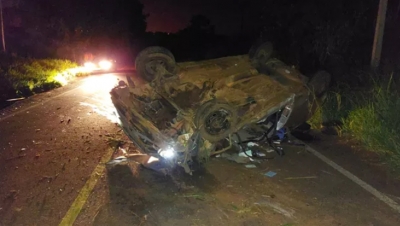 Três pessoas ficam feridas em capotamento em vicinal na região 