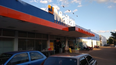 Jovem é flagrado furtando linguiça em supermercado em Santa Cruz do Rio Pardo 