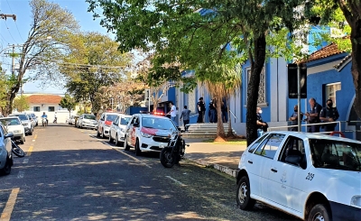 Mulher é detida acusada de desacato a guardas civis municipais em Ourinhos