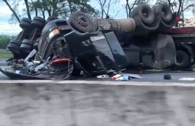 Caminhoneiros morrem em colisão frontal em rodovia na região