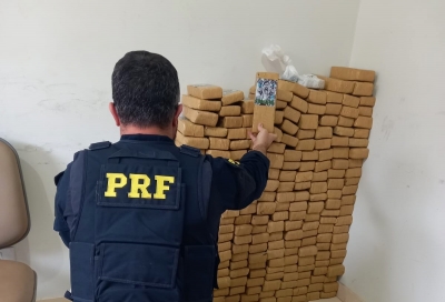 Motoboy é preso com mais de 165 kg de maconha em carro na divisa entre Ourinhos e Jacarezinho, no Paraná 