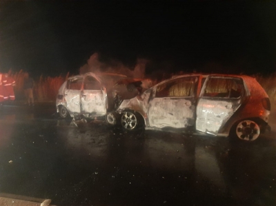 Carros pegam fogo após batida e três pessoas morrem no acidente na região 