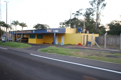 Motociclista morre ao cair em barranco às margens da BR-153 na divisa de Ourinhos e Jacarezinho 
