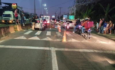 Motociclista morre após ser atropelado por caminhão na BR-153; na saída para Ourinhos