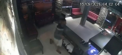 Bandido quebra porta de vidro, invade e furta restaurante japonês na região; veja vídeo