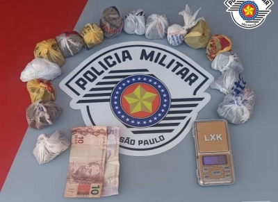 Polícia prende homem vendendo drogas próximo de supermercado na Vila Musa em Ourinhos 