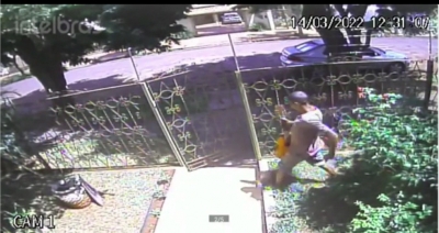 Homem invade casa e furta violão em Ourinhos; vídeo mostra a ação do bandido 
