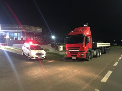 Polícia Militar Rodoviária prende motorista e recupera caminhão roubado na Rodovia Raposo Tavares