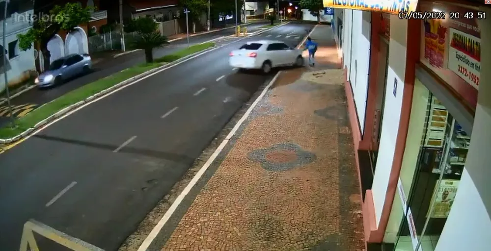 Mãe de homem que morreu após furtar igreja e ser atropelado por padre em Santa Cruz do Rio Pardo, pede indenização de R$ 1 milhão