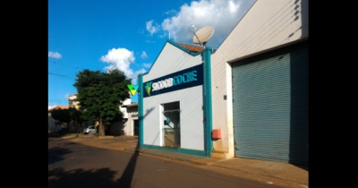 Agência bancária tem vidros quebrados em Chavantes 