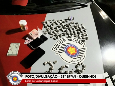  Policiais encontram 123 porções de maconha e pinos de cocaína em casa de adolescente em Canitar 