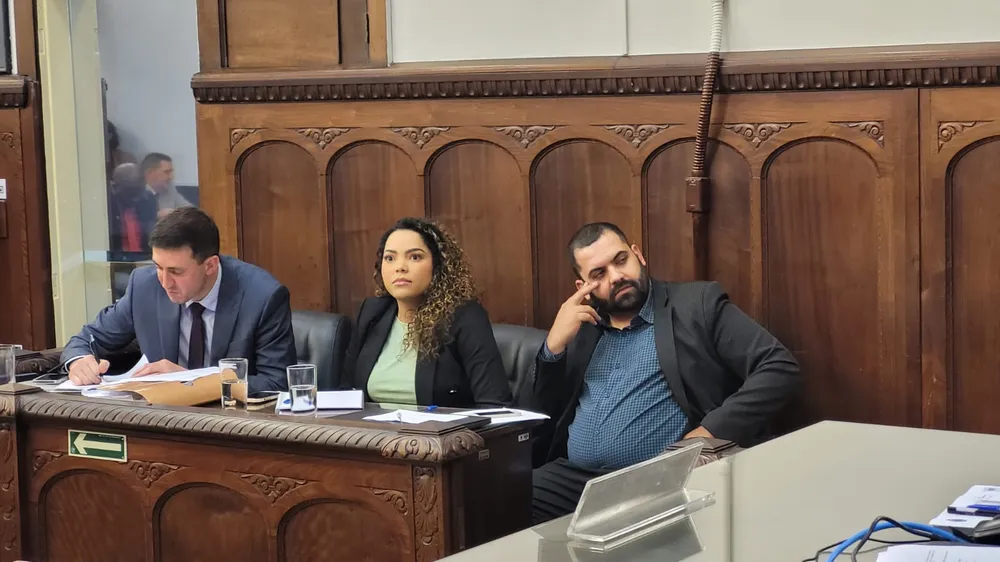 Vereadores rejeitam pedido de cassação contra a prefeita de Bauru, Suéllen Rosim