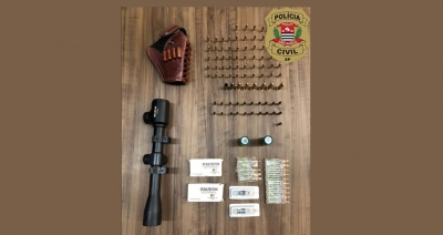 Homem é preso pela Polícia Civil com munições, acessórios e até ampolas de anabolizante na região