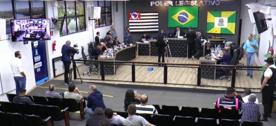 Vereadores de Ourinhos aprovam aumento de mais de 52,4% dos subsídios e criam o 13º para 2025