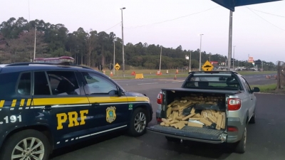 Polícia Rodoviária Federal apreende em Ourinhos quase 300 quilos de maconha em pickup roubada