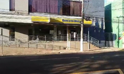 Polícia Militar emite nota sobre assalto a banco em Ourinhos e afirma que duas pessoas se feriram 