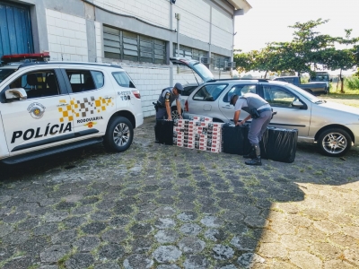 Polícia Rodoviária apreende mais de 3 mil maços de cigarros em rodovia da regão