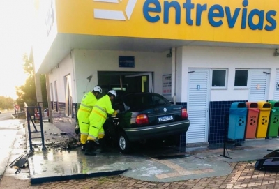 Engenheiro morre ao bater carro em base de concessionária de rodovia na região 