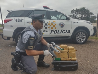 Polícia Rodoviária encontra armas e drogas em ônibus e prende passageiras em Ourinhos 