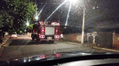 Incêndio destrói casa no Jardim Josefina, em Ourinhos