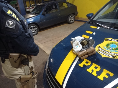 PRF apreende maconha e cocaína em carro na BR-153 em Ourinhos 
