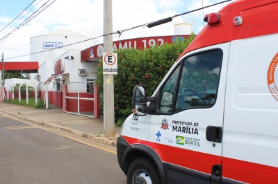 Na região motociclista é arrastado por 20 metros em colisão