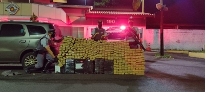 Casal é preso com mais de 440 kg de maconha em rodovia da região