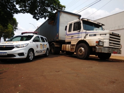 Polícia Militar Rodoviária prende venezuelano suspeito de roubo e recupera veículos em Palmital