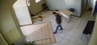 Homem que agrediu mulher em posto de saúde é acusado de matar homem em Jacarezinho no Paraná 