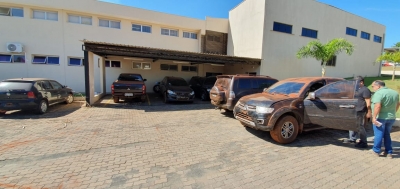 Polícia Civil inicia perícia em veículos deixados pelos assaltantes do Banco do Brasil de Ourinhos 