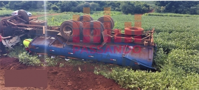 Caminhão vira sobre duas crianças em estrada rural em Salto Grande