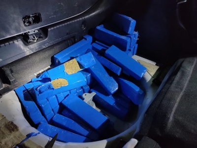 PRF apreende mais de 200 quilos de maconha que estavam em carro em um hotel de Ourinhos