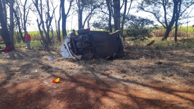 Mulher morre ao ser arremessada de veículo em acidente na BR-153 em Ourinhos 