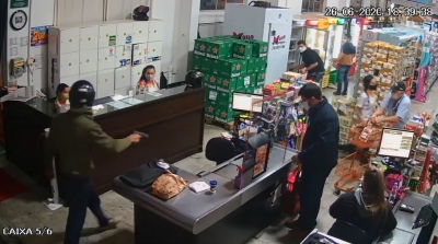 Suspeito de assalto em mercado na região é preso e coloca culpa na namorada, que fugiu