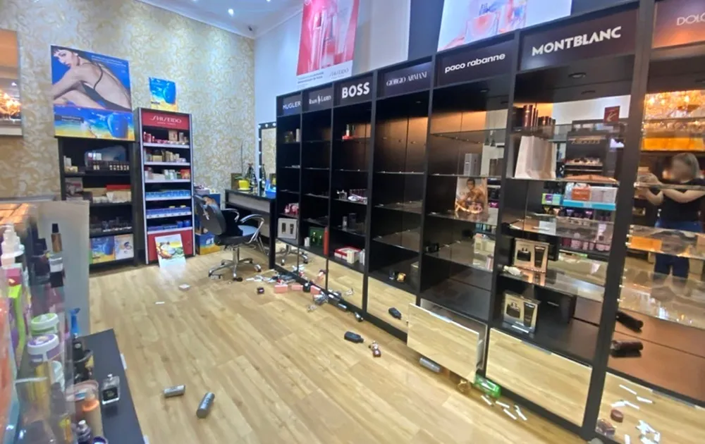 Loja de perfumes tem prejuízo avaliado em R$ 1 mi após ser furtada na região; câmera flagrou crime
