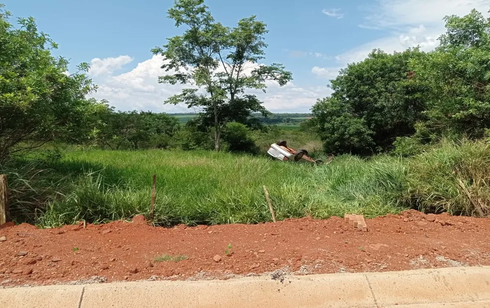Homem morre após carro capotar em vicinal na região 