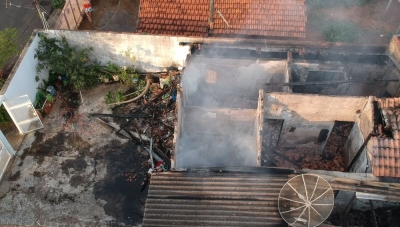 Incêndio destrói casa na região 