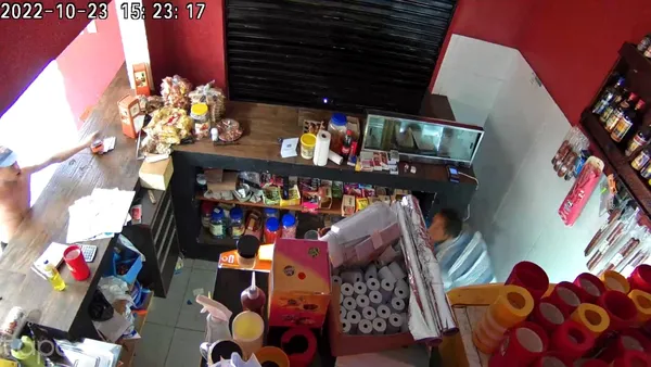 Balconista de bar é esfaqueado após negar fiado em Santa Cruz do Rio Pardo; vídeo