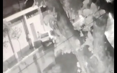 Vídeo mostra bandidos furtando pertences de veículo estacionado no centro de Ourinhos