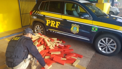 PRF de Ourinhos apreende mais de 200 kg de maconha em carro na rodovia Raposo Tavares