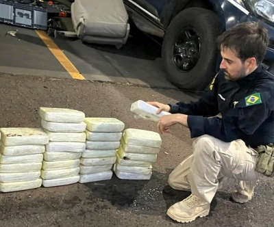 PRF intercepta caminhonete com 36 kg de pasta base de cocaína em Ourinhos