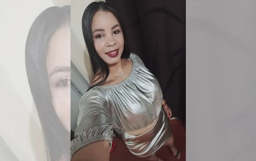 Jovem é morta a facadas e marido é suspeito do crime; casal foi achado morto em casa na região 