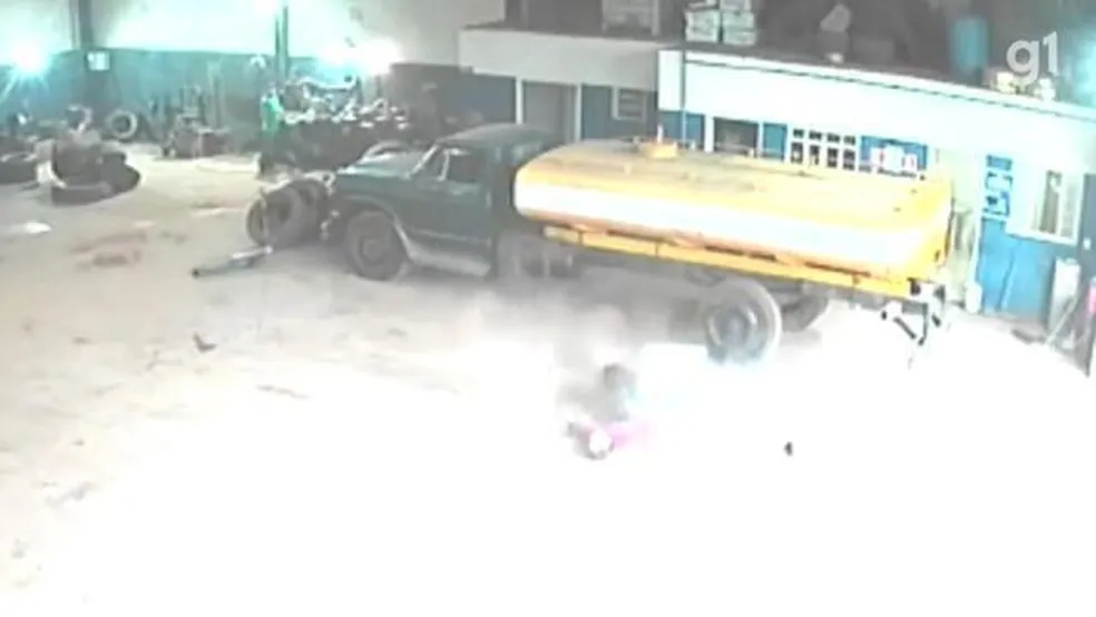 Pneu explode e funcionário de borracharia fica ferido na região; vídeo