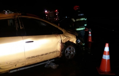 Carro invade canteiro e deixa quatro pessoas feridas na Rodovia Castello Branco na região