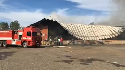 Incêndio de grandes proporções atinge o Ceasa de Bauru