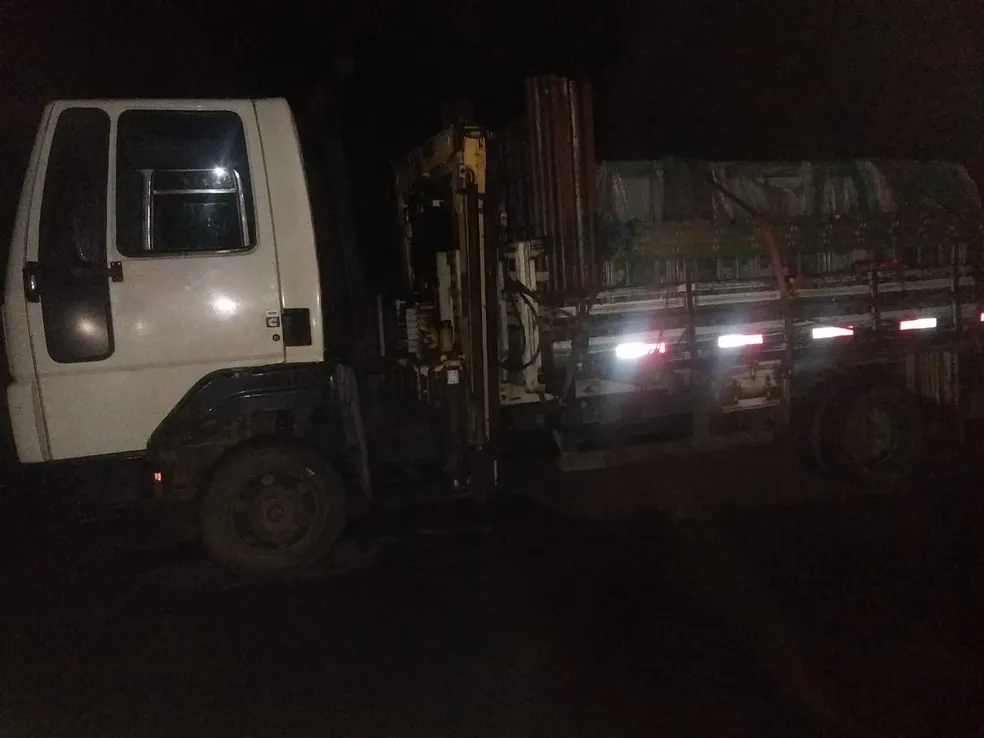 Idoso morre após ser atingido por retrovisor de caminhão quando andava na rodovia em Jacarezinho no Paraná 